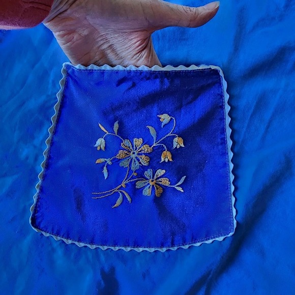 Vintage Half Apron Grannycore Handmade Embroidery Flowers Pocket Cottagecore - Picture 8 of 16